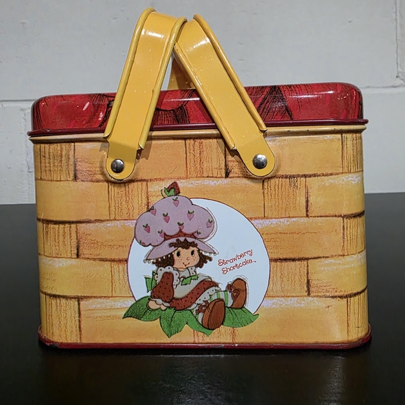 Vintage 1980 Strawberry Shortcake Tin Picnic Basket Lunch Pail Box Lunchbox - Picture 4 of 9